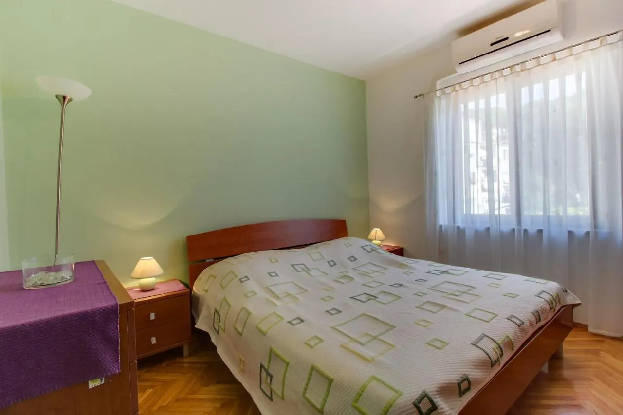Apartment In Mali Losinj 35205