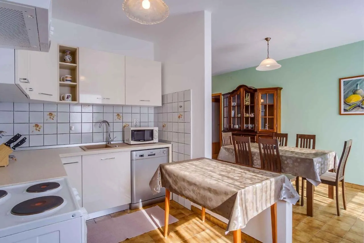 Apartment In Mali Losinj 35205