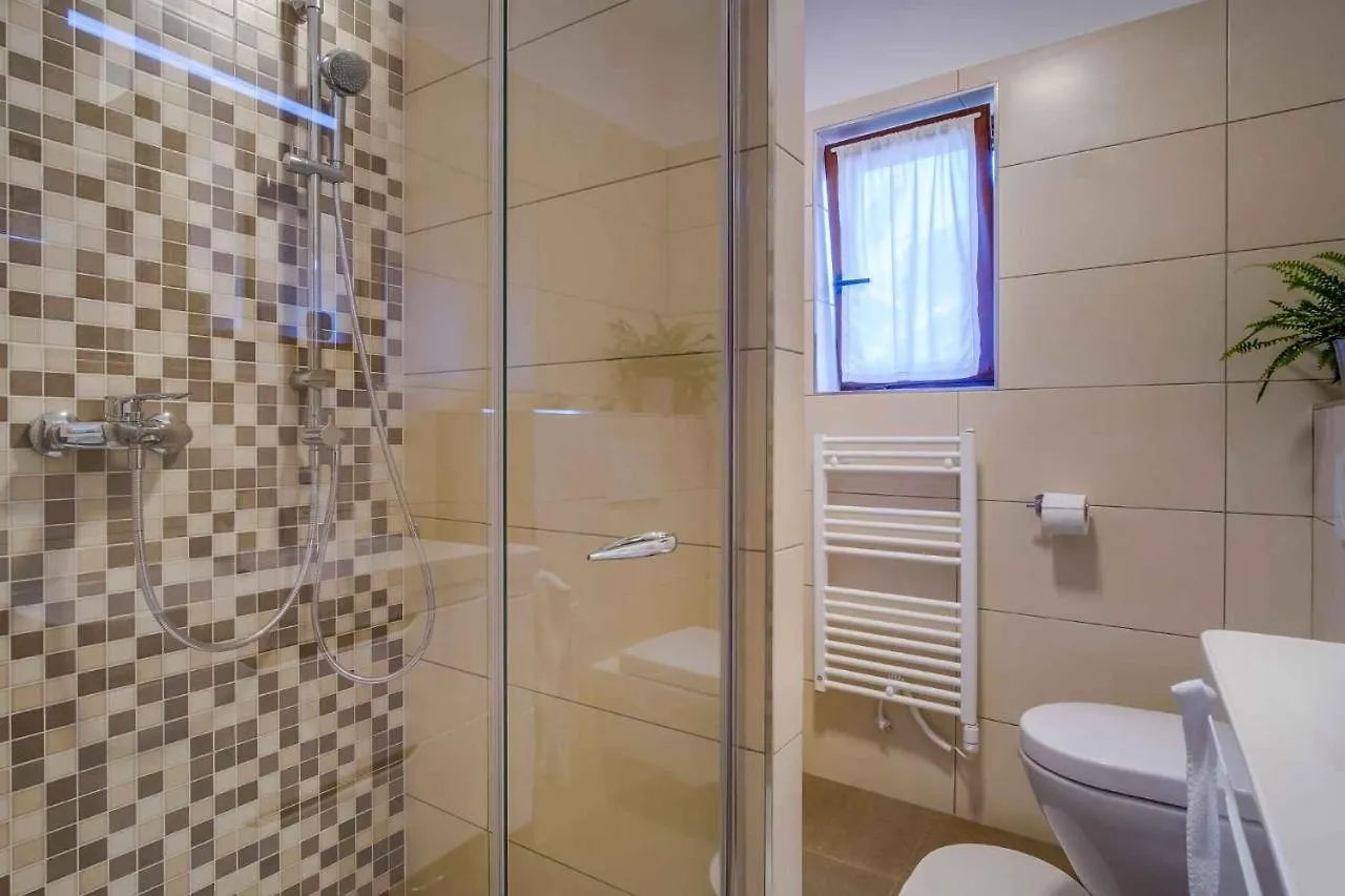 Apartment In Mali Losinj 35205