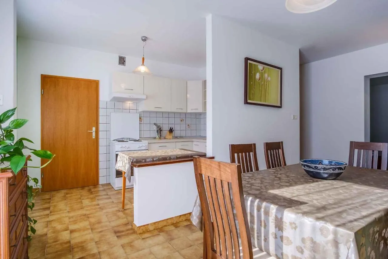 Apartment In Mali Losinj 35205