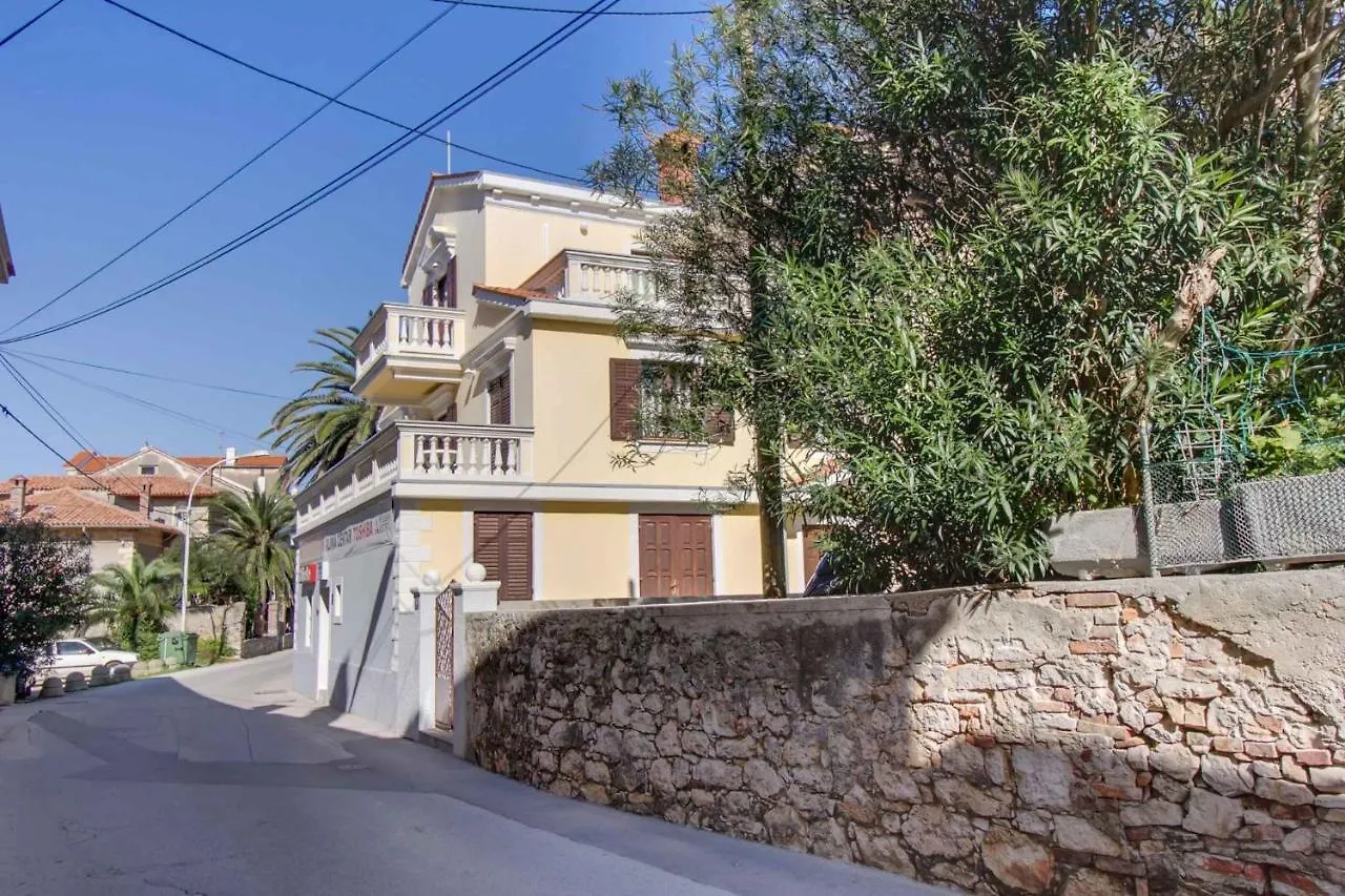 Apartment In Mali Losinj 35205