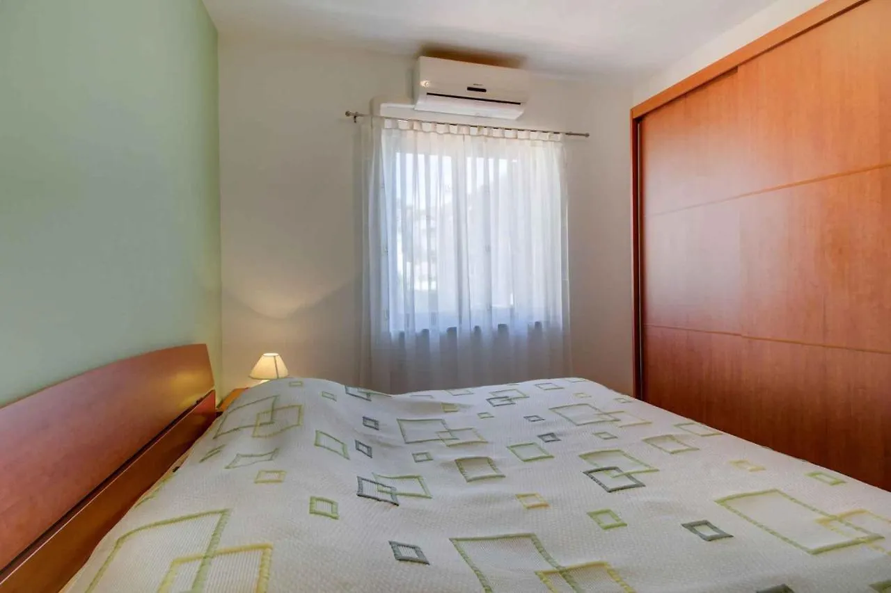 Apartment In Mali Losinj 35205