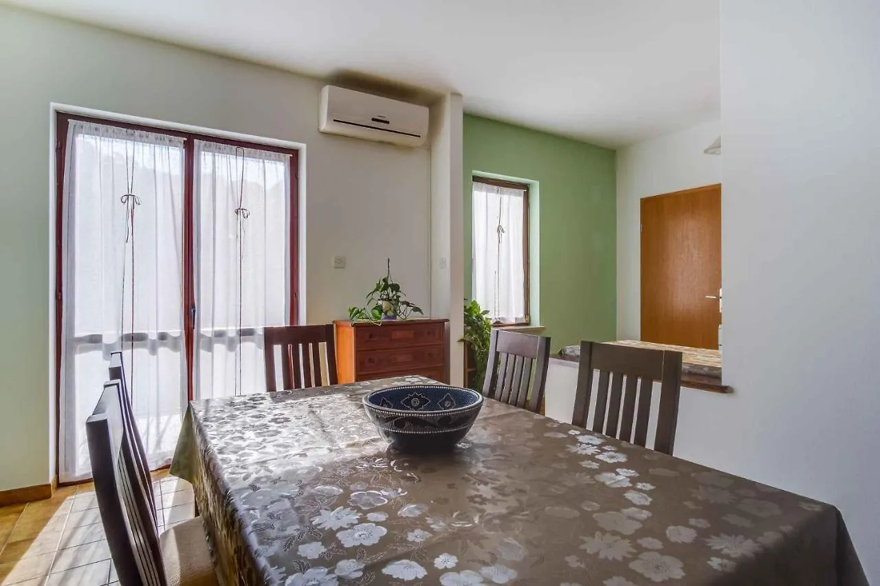 Apartment In Mali Losinj 35205